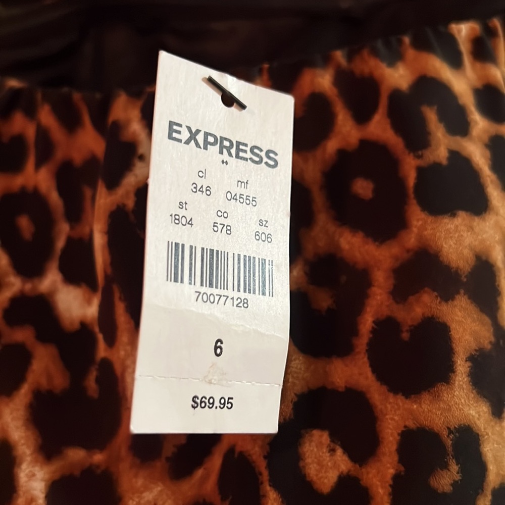 Express Leopard Print Romper - Picture 3 of 3